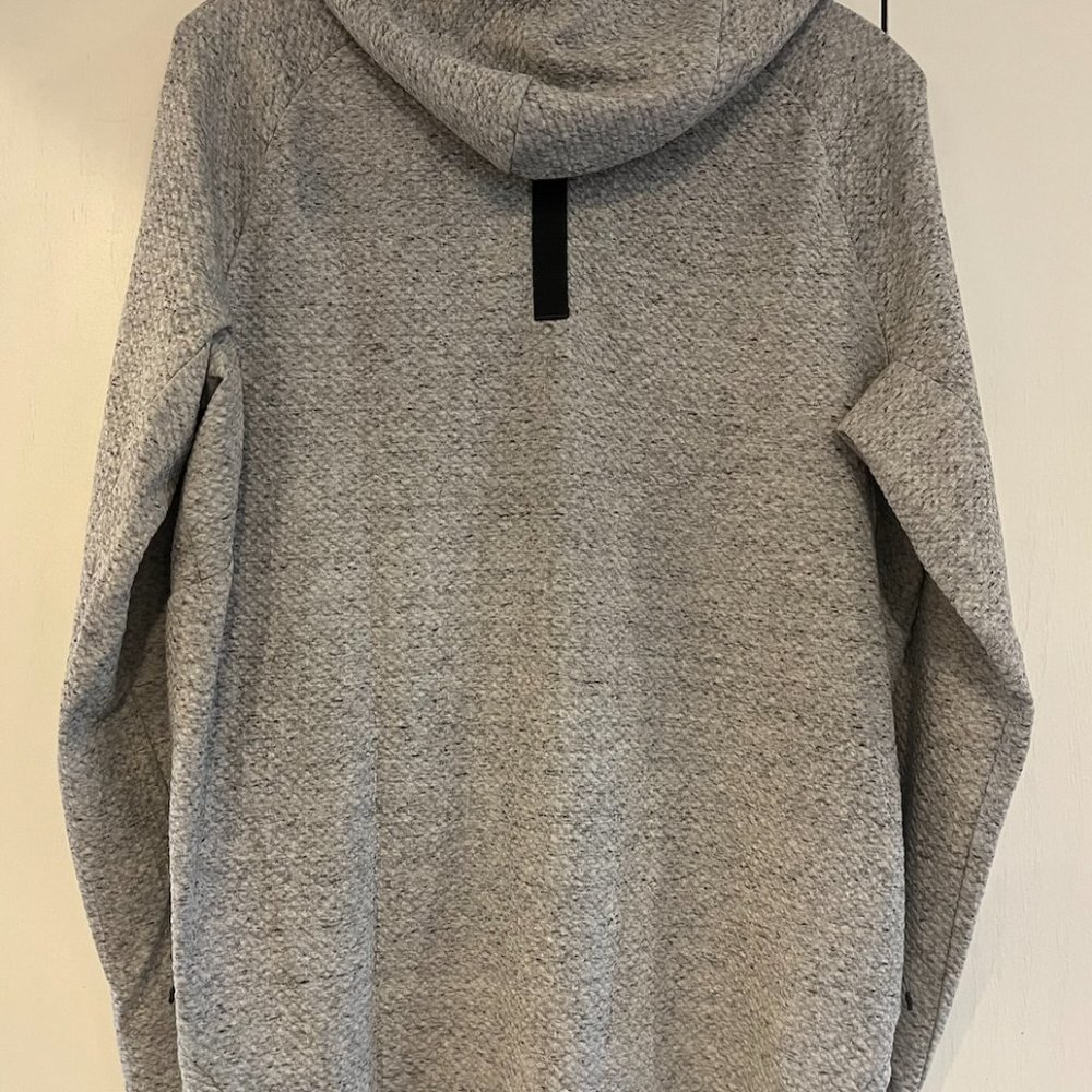 Lululemon - Picture 2 of 2